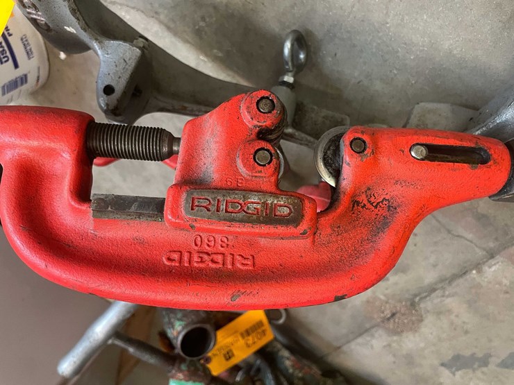#4074-•-ridgid-860-pipe-cutter-and-reamer-image-3