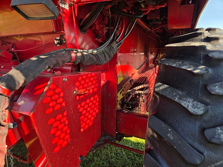 cih-2388-axial-flow-combine-image-19
