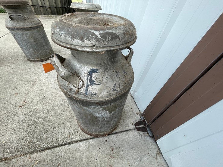 #2313-•-cream-city-milk-can-with-lid-image-4