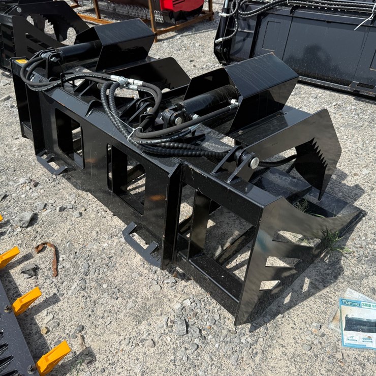 #2010 • Unused Future HWG72 72" Skid Steer Hollow Wood Grabber C-XXLKZMQ2605040 INV#49396