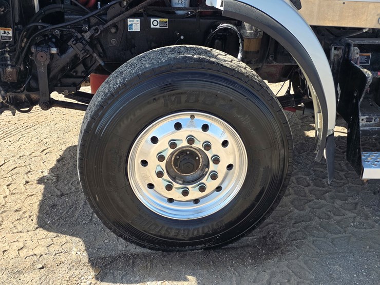 2013-kenworth-t800-image-14
