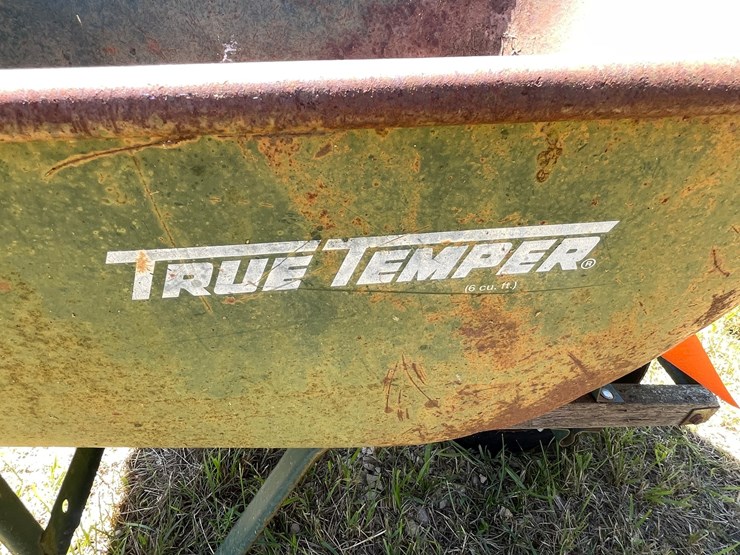#3308-•-true-temper-wheelbarrow-and-estate-pull-behind-spreader-image-15