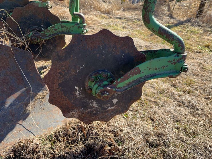 john-deere-three-point-four-bottom-plow-image-10