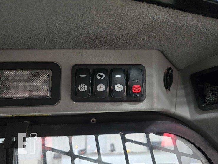 2014-caterpillar-272d-image-17