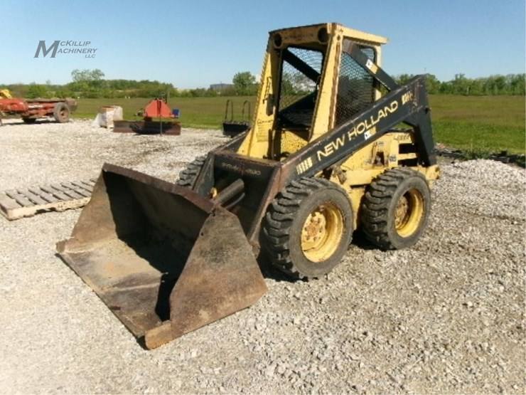 new-holland-l555-image-1