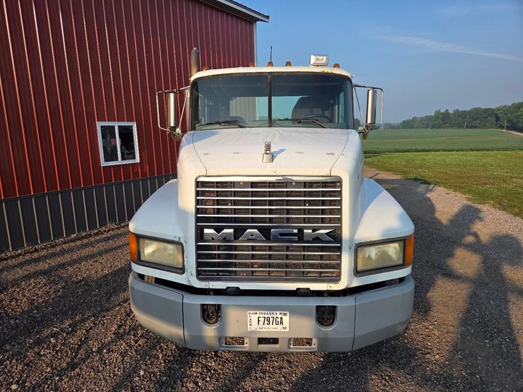 1999-mack-ch613-image-4