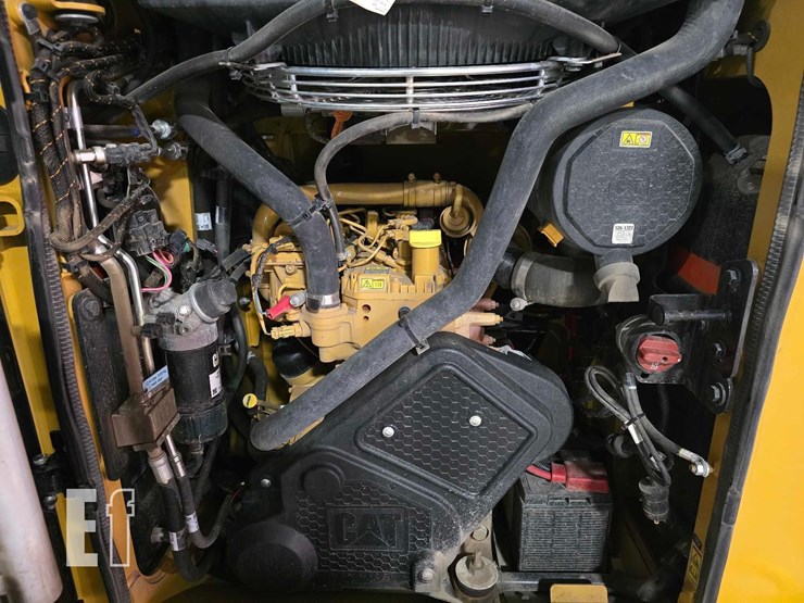 2025-caterpillar-255-image-24