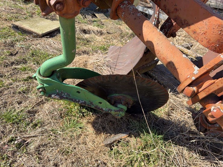 john-deere-three-point-three-bottom-plow-image-22