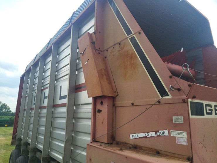 gehl-970-silage-wagon-w/gehl-tandem-axle-running-gear-image-47