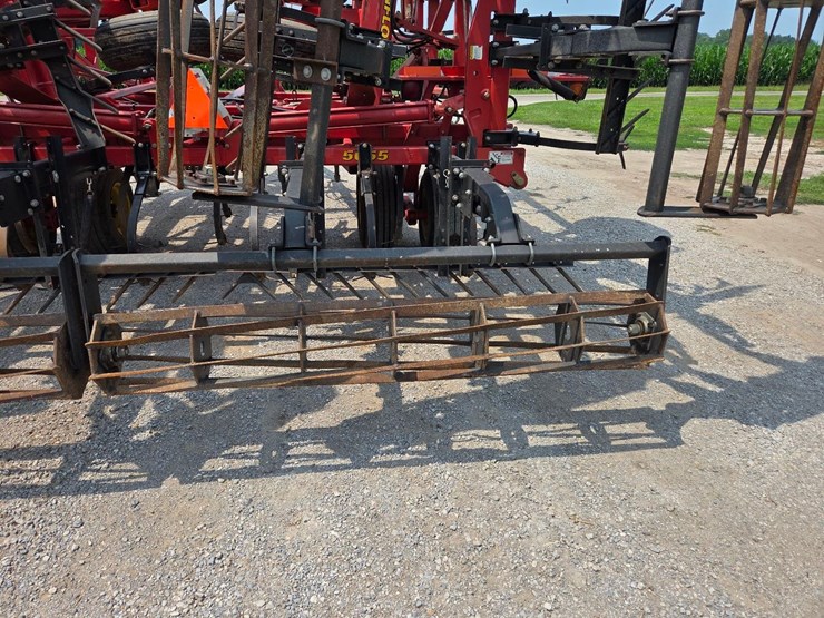 44'-sunflower-5055-44-field-cultivator-image-38
