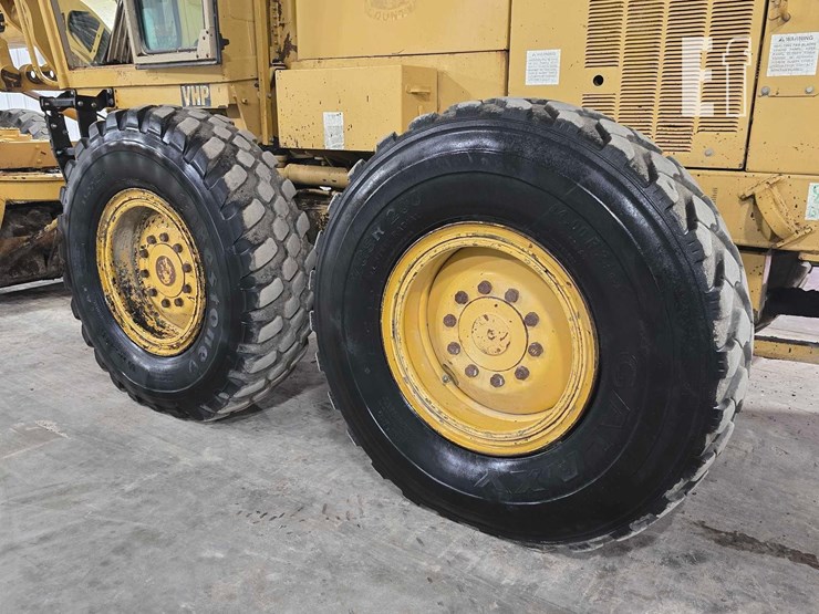 2001-caterpillar-140h-image-29