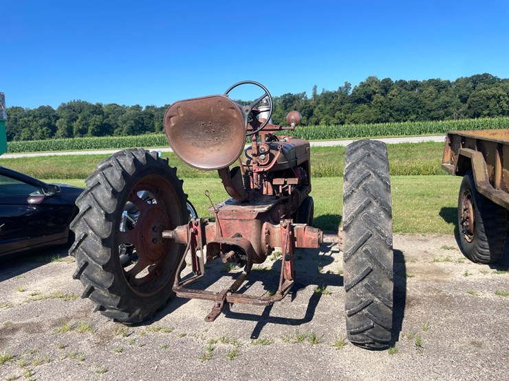#1021-•-farmall-h-tractor-image-7