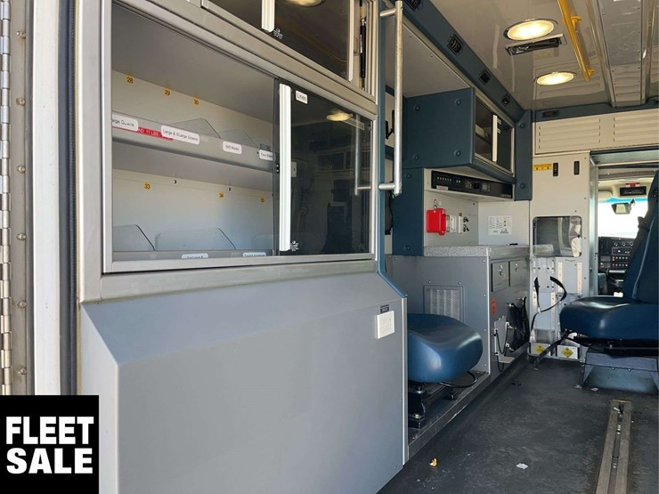 2020-chevrolet-express-s/a-ambulance-image-15