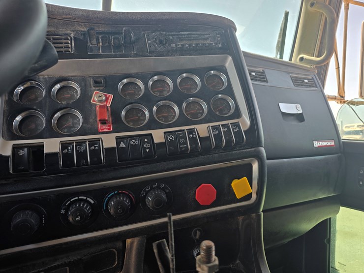 2012-kenworth-t800-image-10