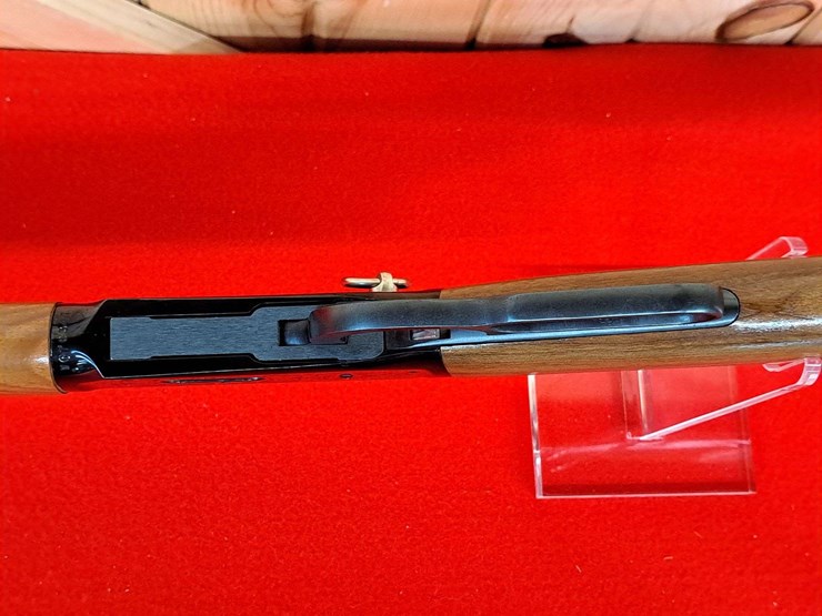 winchester-buffalo-bill-commemorative-.30-30-lever-action-carbine-image-9