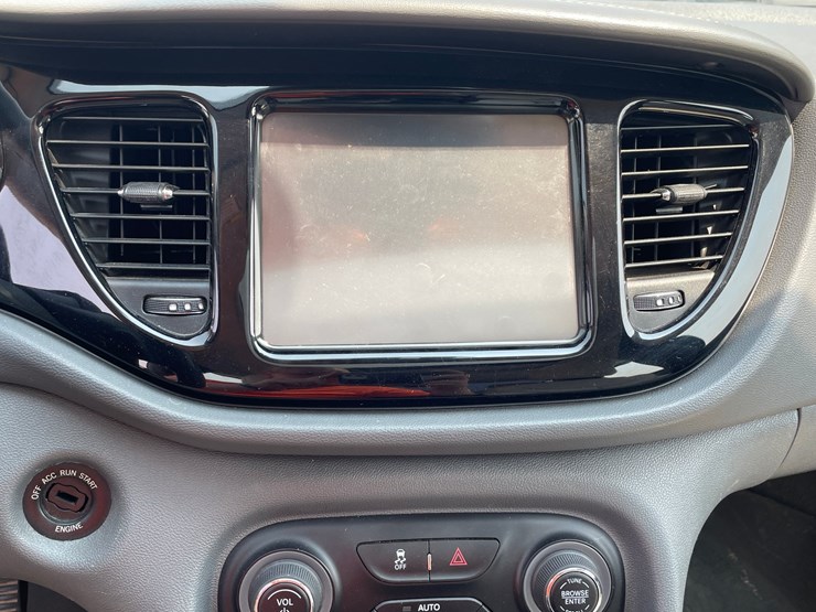#1012-•-2013-dodge-dart-limited-(has-wi-title)-image-12