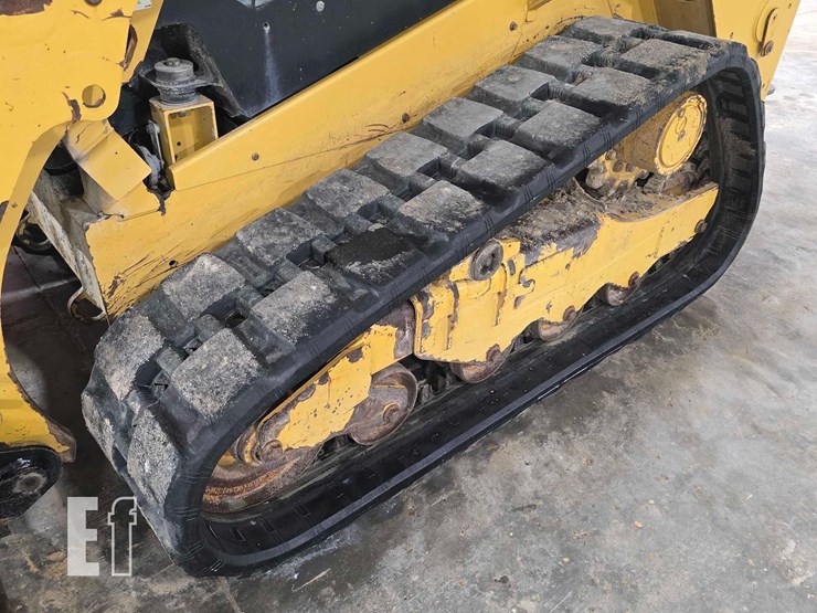 2015-caterpillar-259d-image-32