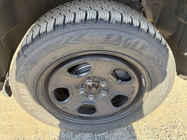 2016-ford-explorer-image-26