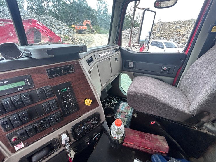 2016-western-star-4700-image-36