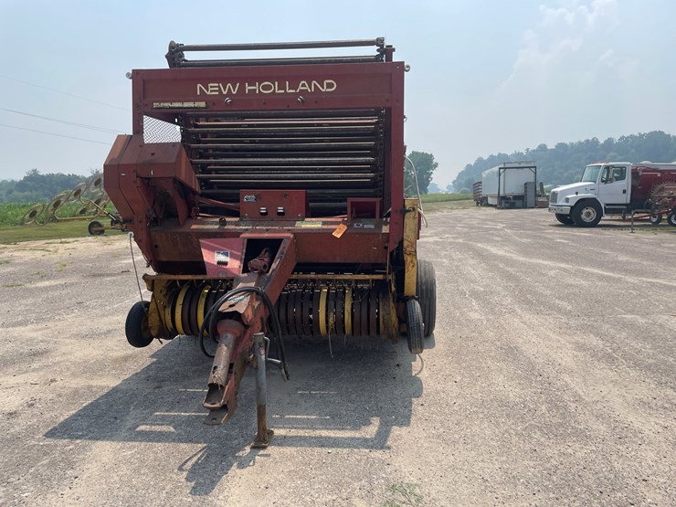 new-holland-851-image-2