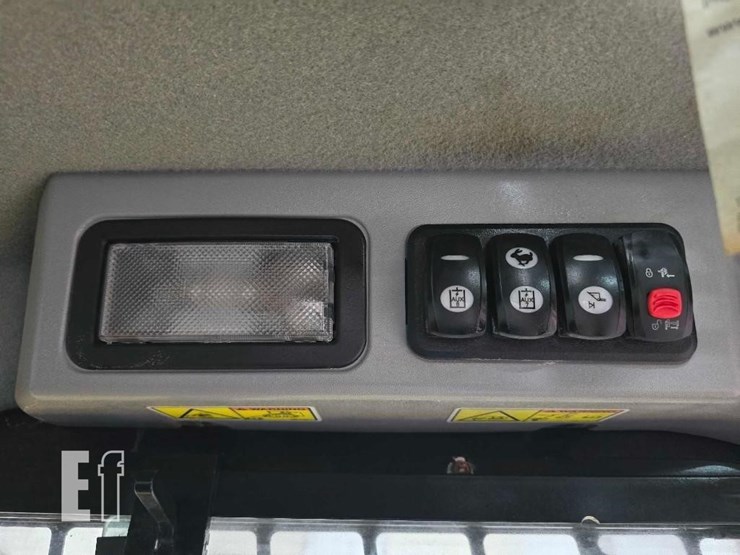 2018-caterpillar-226d-image-18