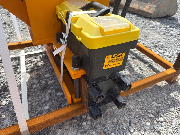 #2001-•-unused-future-sd680-skid-steer-pile-hammer-adzc680260581-inv#48824-image-5