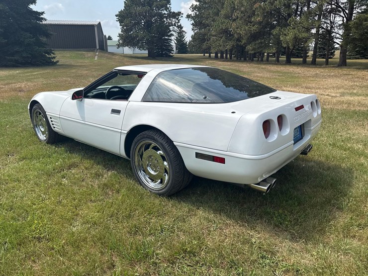 1992-chevrolet-corvette-image-3