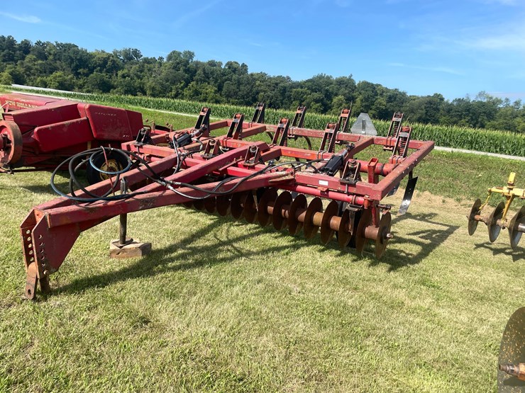 #1032-•-(9)-shank-subsoiler-image-1