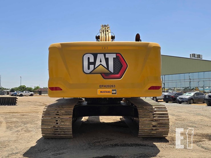 2024-caterpillar-340-image-8
