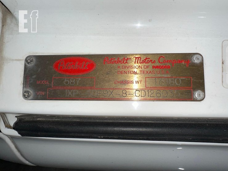 2012-peterbilt-587-image-38