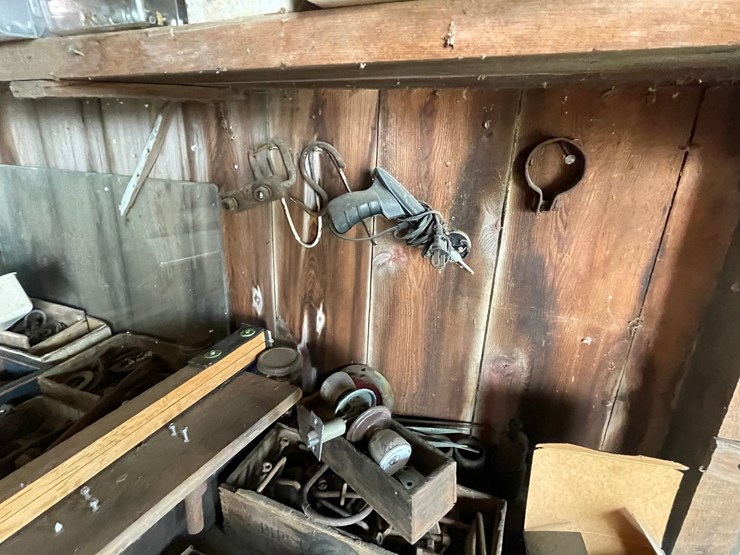 #2334-•-content-of-workbench-image-8