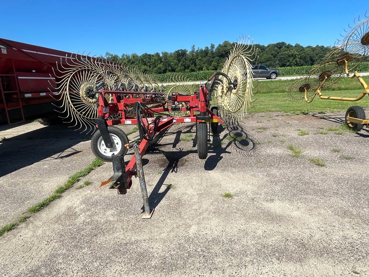 #1028-•-h&s-(12)-wheel-rake-image-2