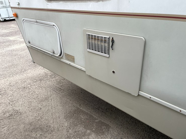 #1036-•-2003-keystone-bunkhouse-26'-camper-(has-wi-title)-image-38