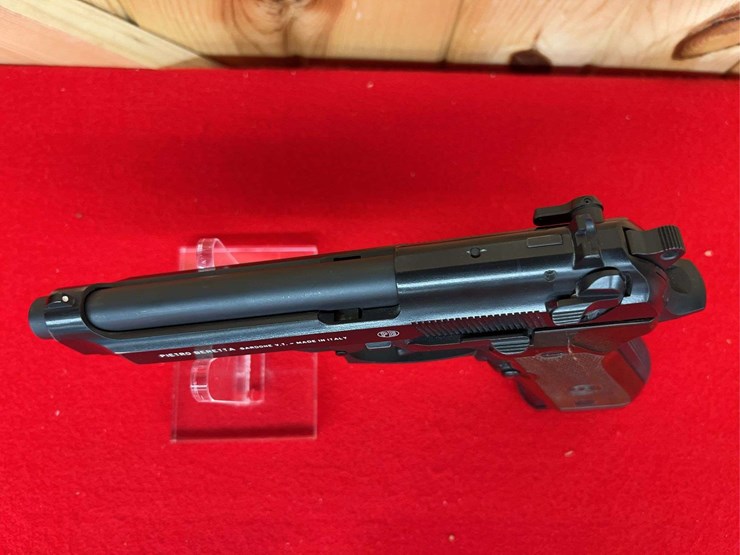 beretta-model-92fs-9mm-semiauto-pistol-image-3