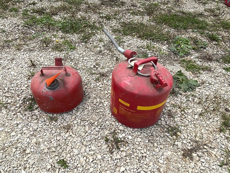 #3345-•-(2)-metal-gas-cans-image-6