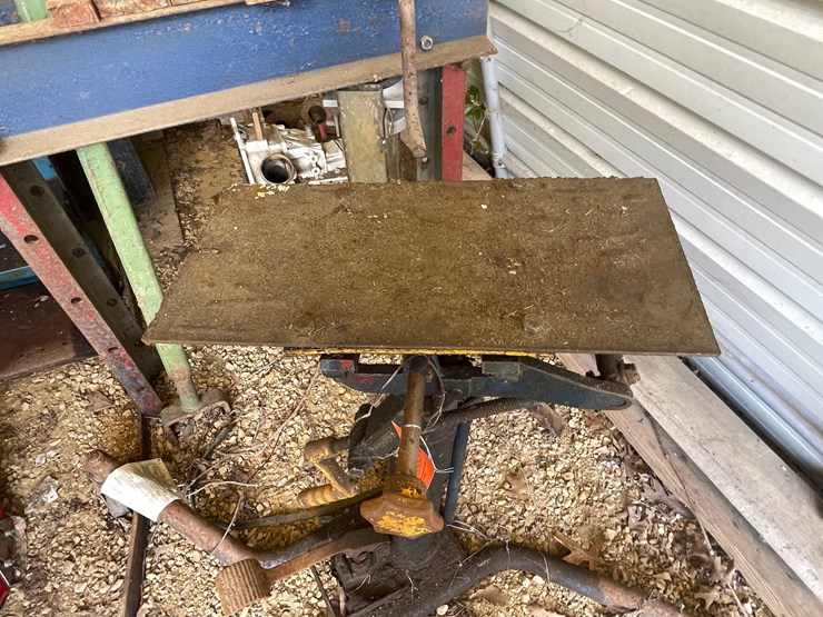#3319-•-hydraulic-stand-on-wheels-image-5