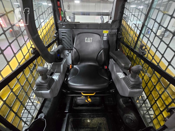 2025-caterpillar-255-image-14