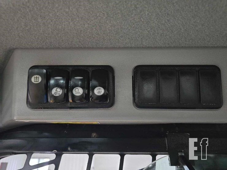 2018-caterpillar-226d-image-19