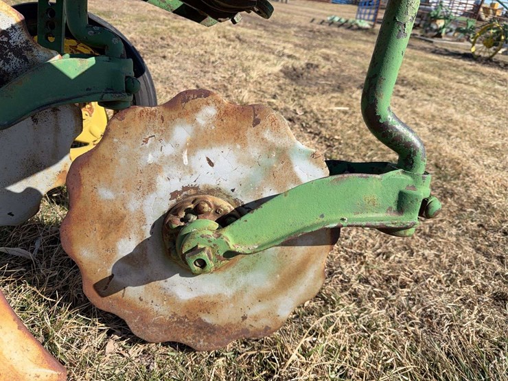 john-deere-three-point-three-bottom-plow-image-10