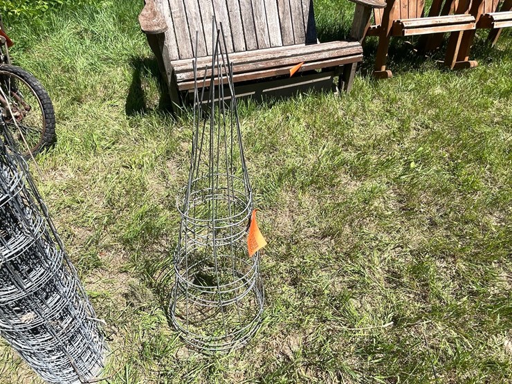 #3302-•-wire-fencing-and-tomato-cages-image-9