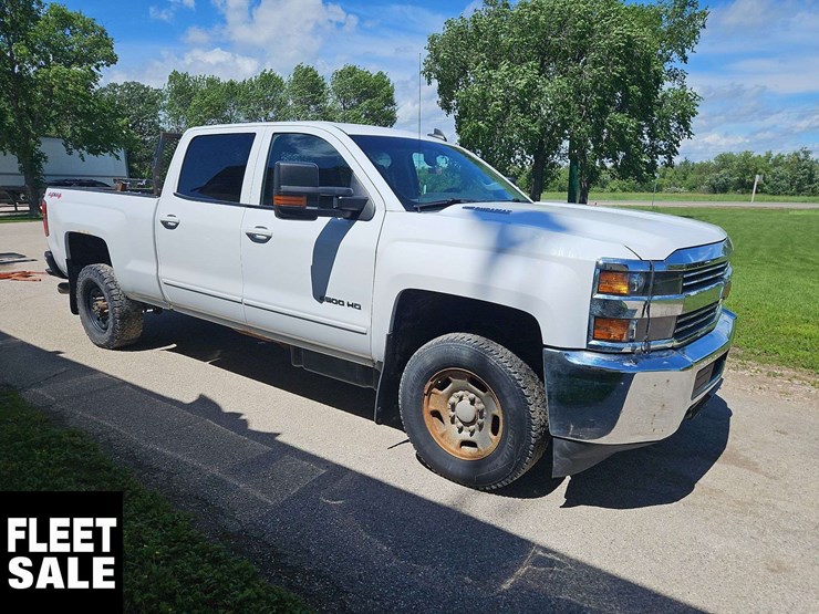 2015-chevrolet-silverado-2500hd-image-4