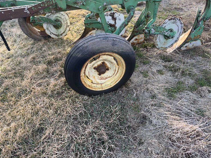 john-deere-pull-type-three-bottom-plow-image-9