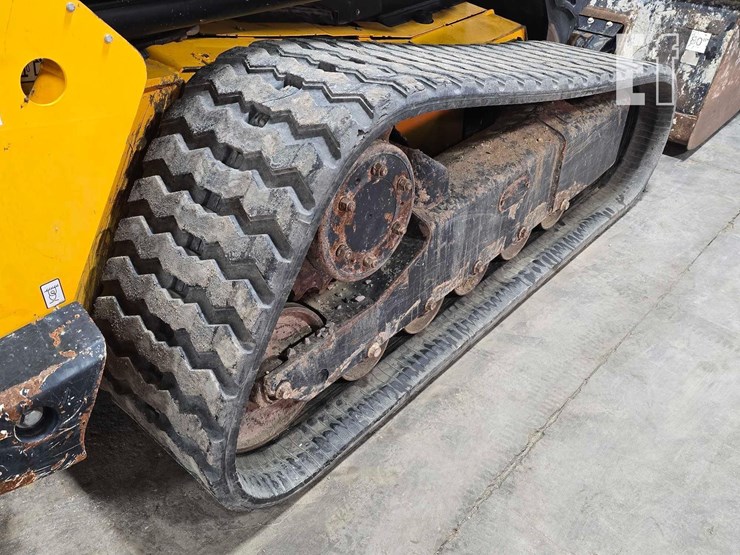 2022-jcb-3ts-8t-image-32