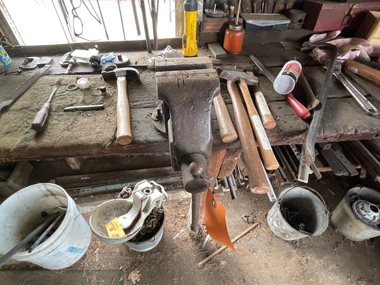 #2335-•-columbian-bench-vise-image-2