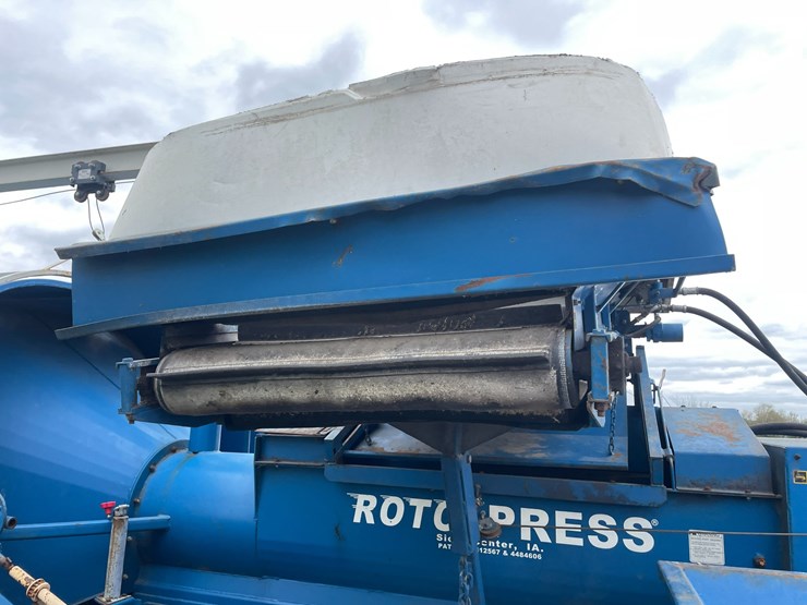 #1005-•-2008-9'-roto-press-bagger-image-8