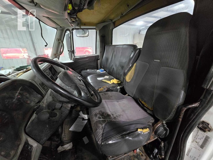 2008-international-durastar-4300-image-9