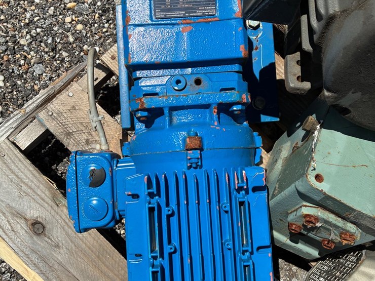 #9934-•-electric-motors-and-gear-boxes-image-3