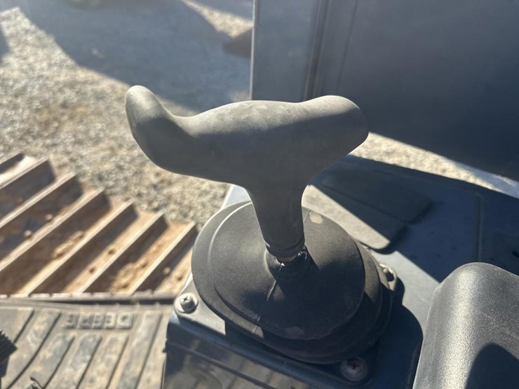 2014-deere-450j-image-41