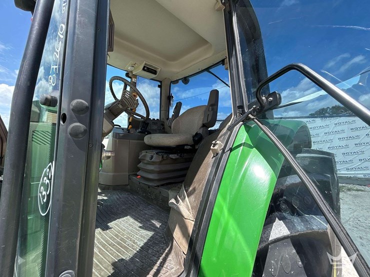 2014-john-deere-6125m-image-12
