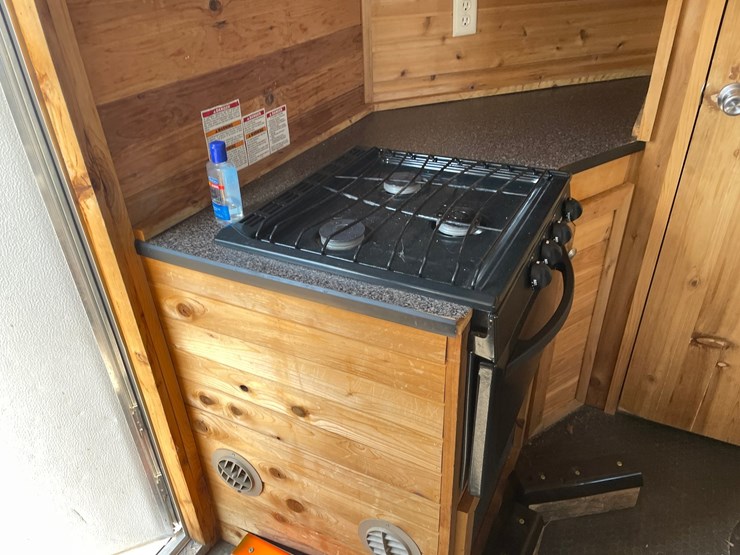 #5804-•-2015-ice-castle-toy-hauler-(sells-with-paperwork-to-obtain-title)-image-51